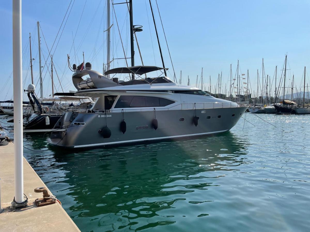 Bådhotel Motoryacht 21 Avec Equipage