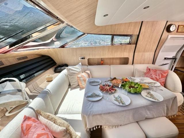 Bådhotel Motoryacht 21 Avec Equipage Barcelona