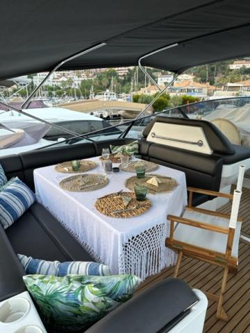 Motoryacht 21 Avec Equipage Bådhotel Barcelona