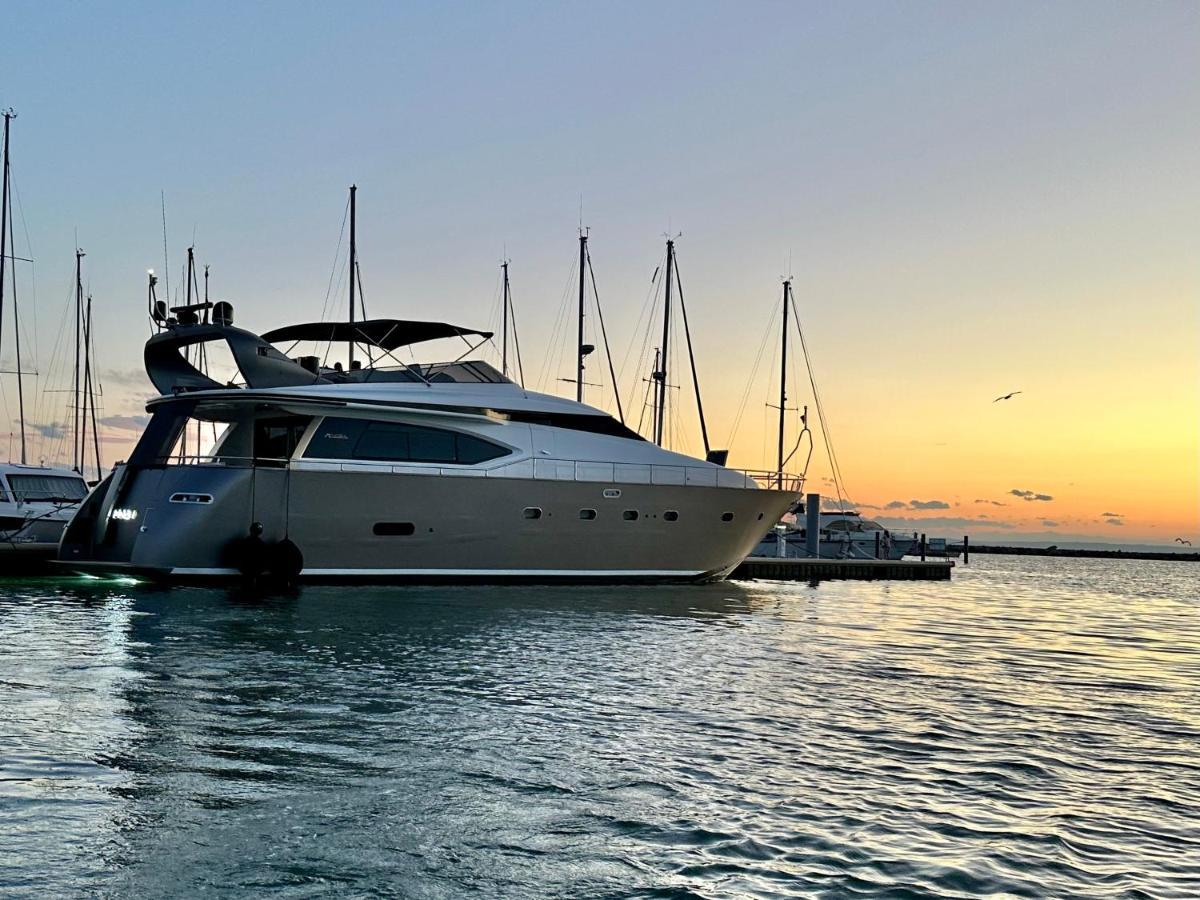 Bådhotel Motoryacht 21 Avec Equipage