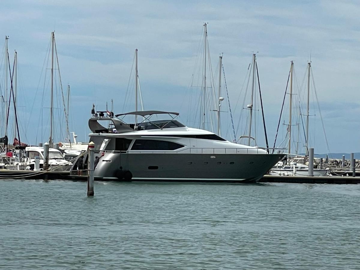 Bådhotel Motoryacht 21 Avec Equipage *