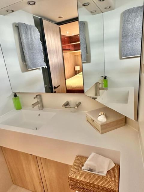 Motoryacht 21 Avec Equipage Bådhotel Barcelona