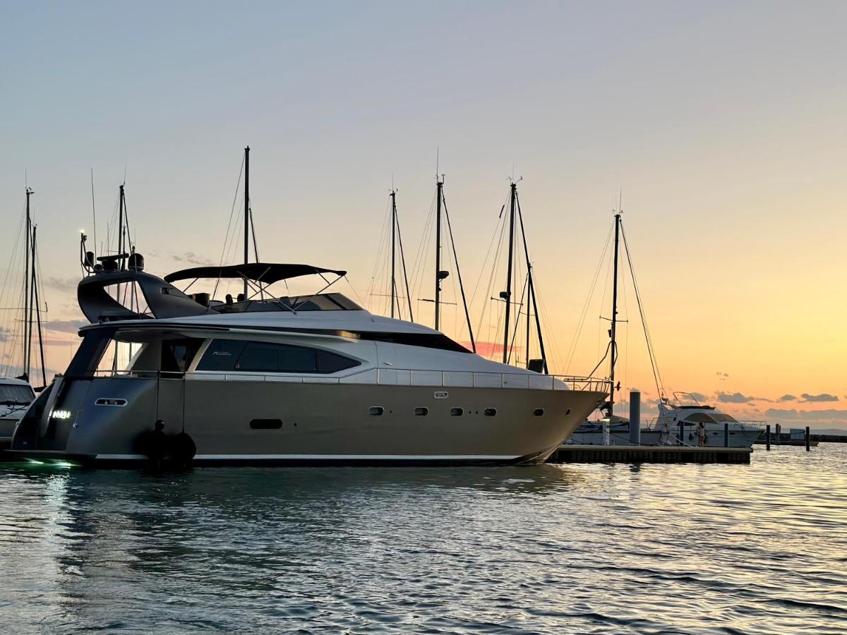 Bådhotel Motoryacht 21 Avec Equipage