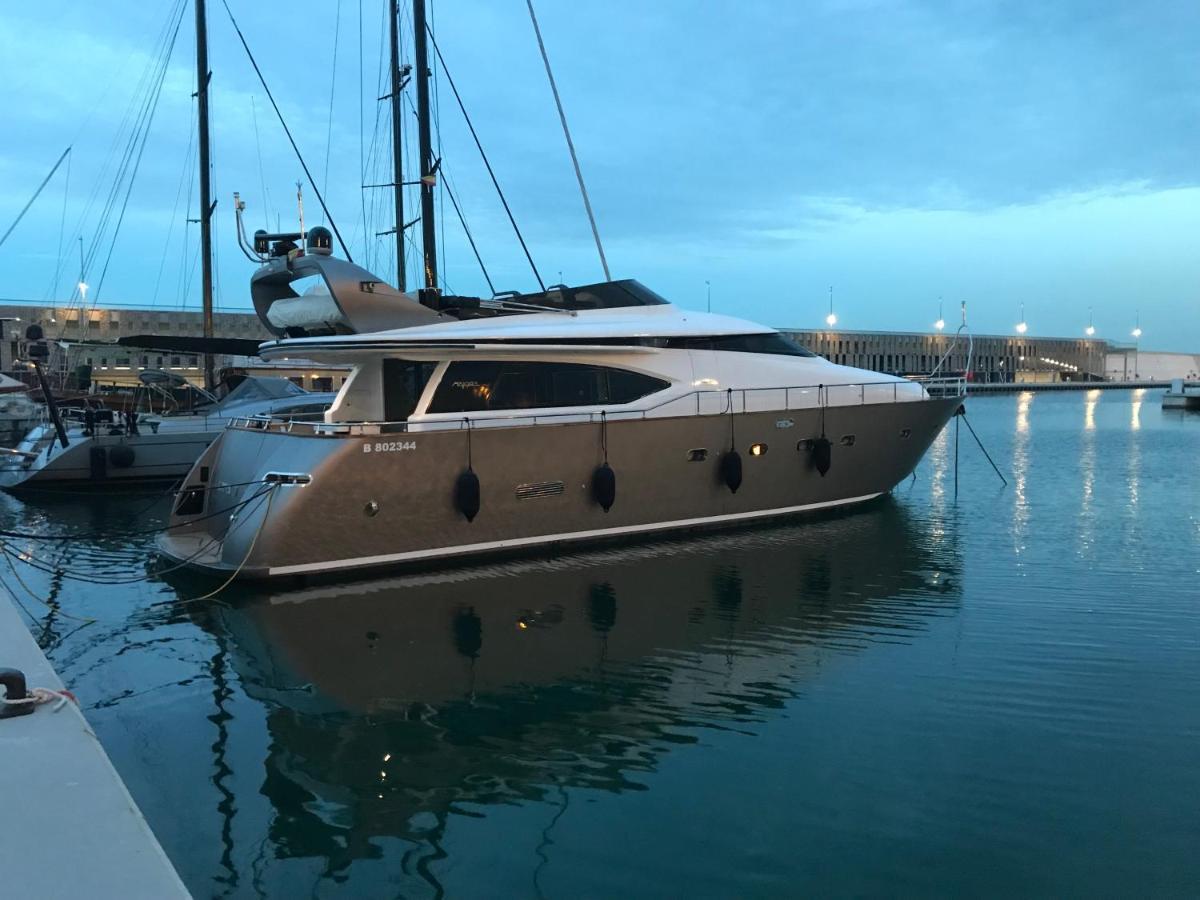 Bådhotel Motoryacht 21 Avec Equipage *